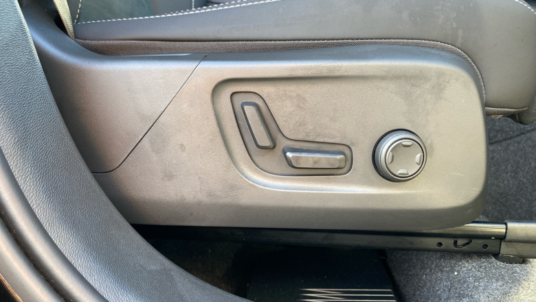 Volvo XC40 2.0 B3P Plus Black Edition 5dr Auto Petrol Estate